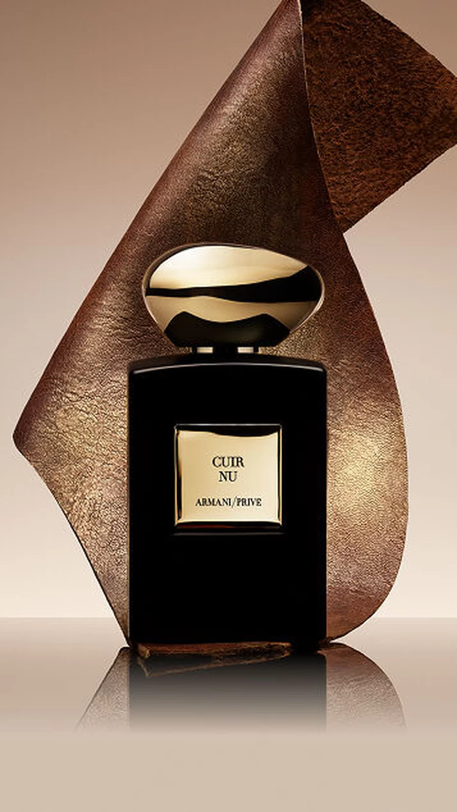 A refined ambery leather fragrance, revealing the raw sensuality of leather with Armani/Prive elegance.