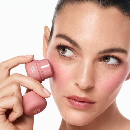 Model holding Dolci blush.