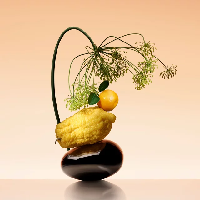 Armani/prive Orange Mediterranee: artistic ikebana arrangement with cedrat, bitter orange and fennel, set against an elegant gradient background.