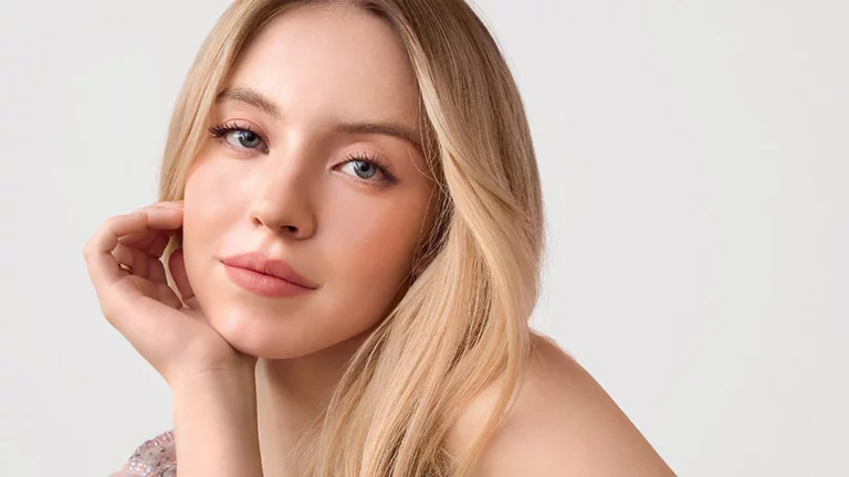 Sydney Sweeney wears an Armani beauty foundation