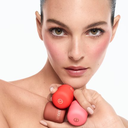 Model holding 3 Dolci Blush