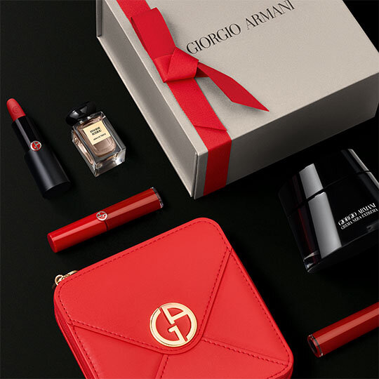 Join the Armani Signature VIP beauty program today to receive a gift on orders $75+. Indulge in a world of exclusive benefits including luxurious gifts and top-tier services.