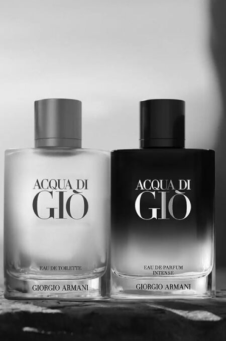 Giorgio Armani Acqua Di Gio Eau de Toilette and Eau de Parfum Intense bottles by the sea. A marine atmosphere.