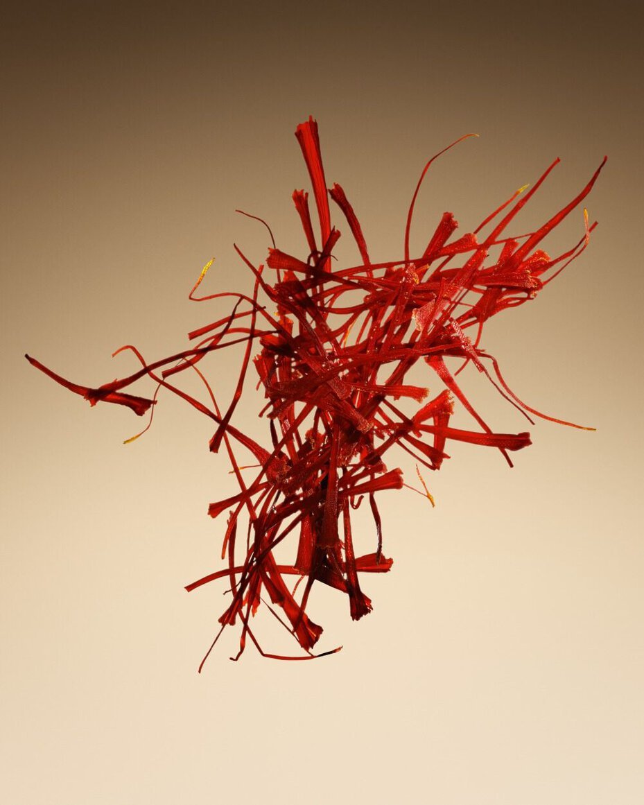 Armani/Prive Oud Royal: vivid saffron threads, illustrating the fragrance’s warm and exotic spicy notes.