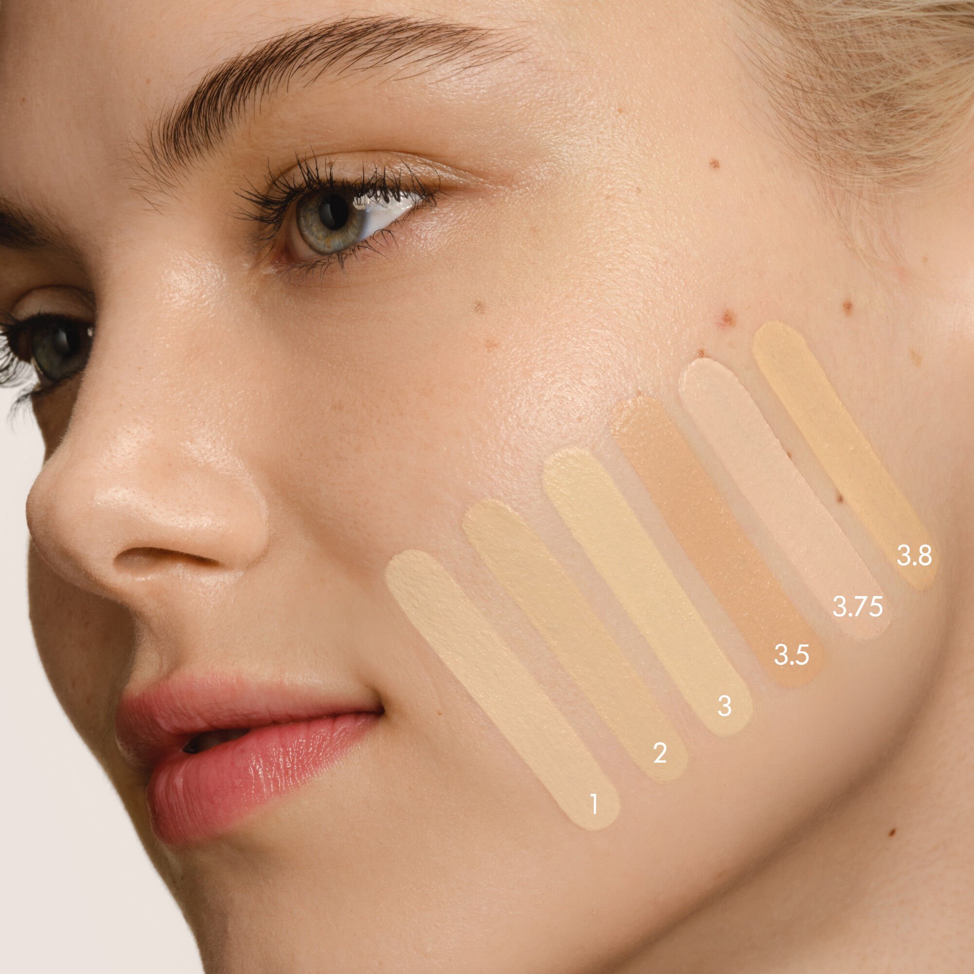 Luminous Silk Natural Glow Blurring Foundation